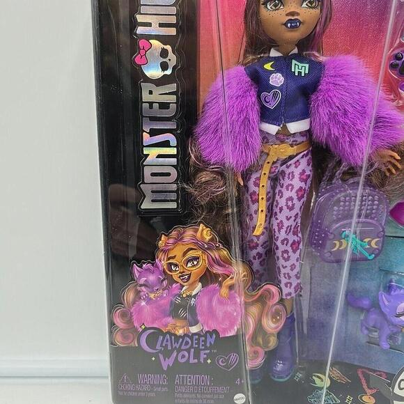 Monster High Clawdeen Wolf Doll with Pet Dog Crescent and Accessories Backpack - Picture 4 of 9